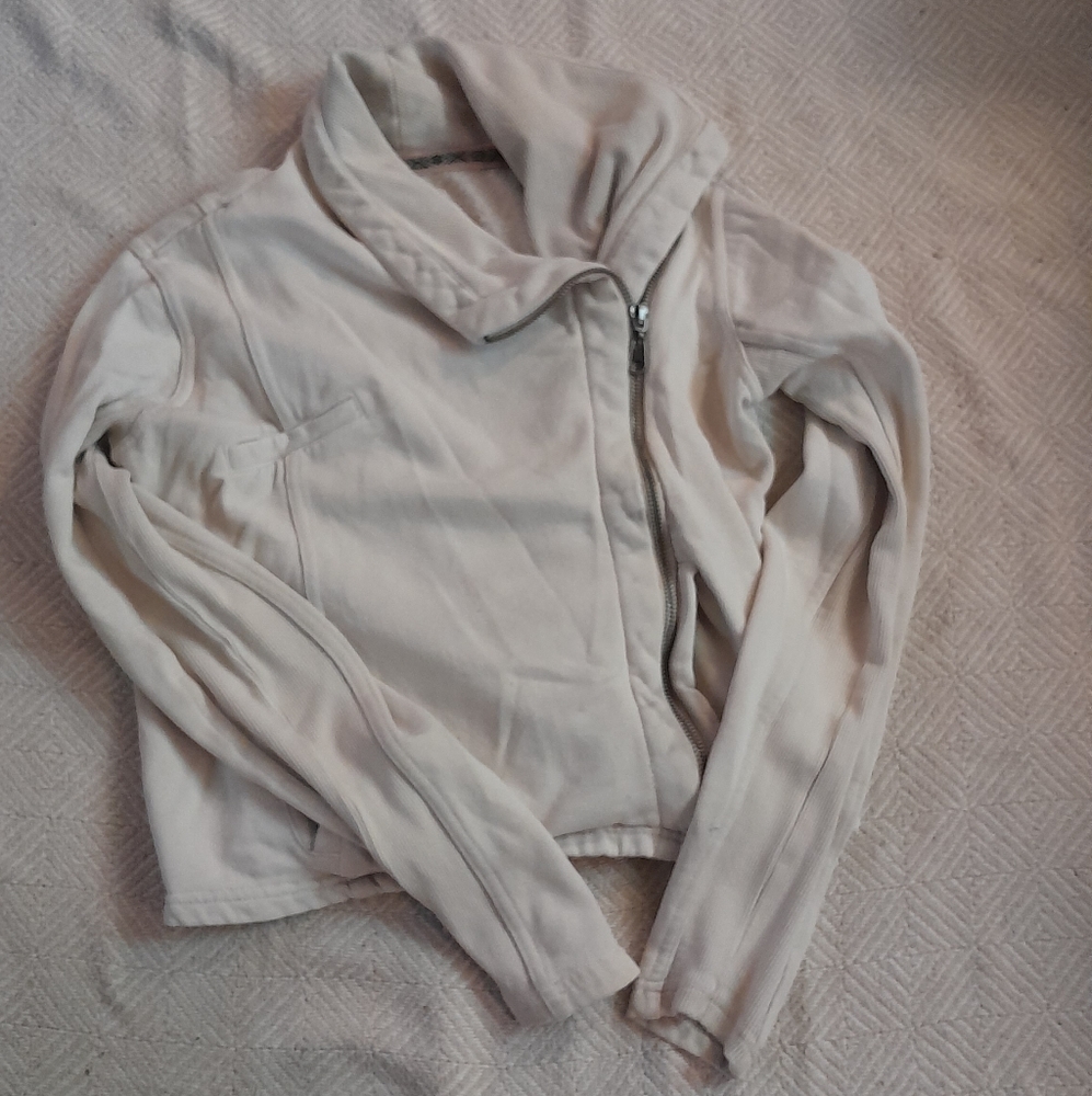 Women's cute white jacket with pockets, fashionable style comfortable